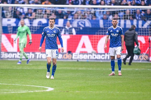 15 03 2026, Football, 2 Bundesliga, Season 2025 2026, Matchday 26, FC Schalke 04 Hannover 96, Ron Schallenberg FC Schalke 04 , Hasan Kurucay FC Schalke 04 xRHR PHOTO YYx Copyright: KROEGER RHR-FOTOx RHR-FOTO YY