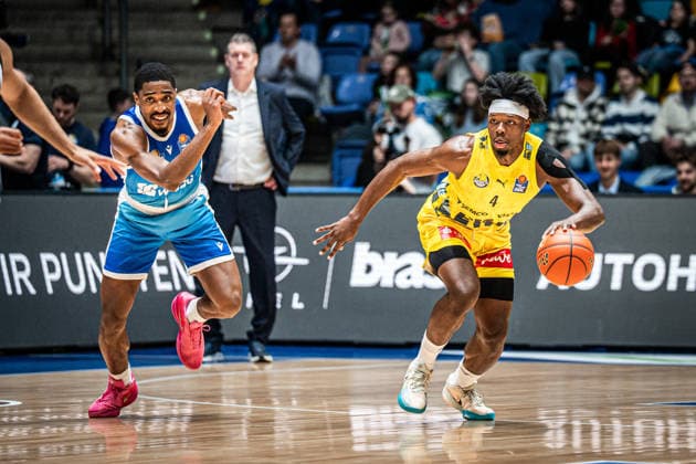 15 03 2026, xhfmx, Basketball easyCredit BBL Bundesliga, Frankfurt Skyliners EWE Baskets Oldenburg v l William Christmas Skyliners Frankfurt , Brian Fobbs EWE Baskets Oldenburg DFL DFB REGULATIONS PROHIBIT ANY USE OF PHOTOGRAPHS as IMAGE SEQUENCES and or QUASI VIDEO Frankfurt am Main