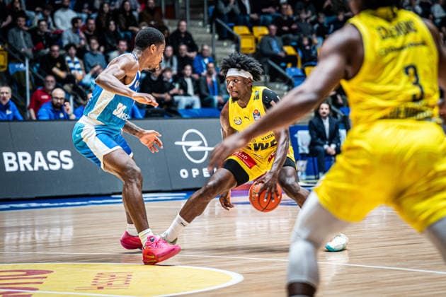 15 03 2026, xhfmx, Basketball easyCredit BBL Bundesliga, Frankfurt Skyliners EWE Baskets Oldenburg v l William Christmas Skyliners Frankfurt , Brian Fobbs EWE Baskets Oldenburg DFL DFB REGULATIONS PROHIBIT ANY USE OF PHOTOGRAPHS as IMAGE SEQUENCES and or QUASI VIDEO Frankfurt am Main