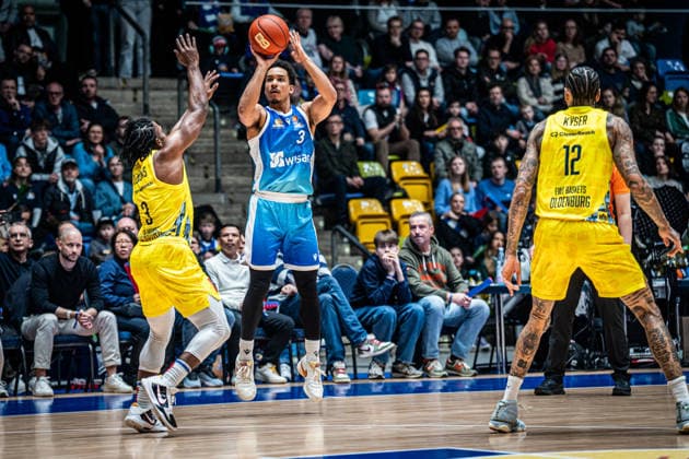 15 03 2026, xhfmx, Basketball easyCredit BBL Bundesliga, Frankfurt Skyliners EWE Baskets Oldenburg v l Christopher Clemons EWE Baskets Oldenburg , Garai Zeeb Skyliners Frankfurt DFL DFB REGULATIONS PROHIBIT ANY USE OF PHOTOGRAPHS as IMAGE SEQUENCES and or QUASI VIDEO Frankfurt am Main