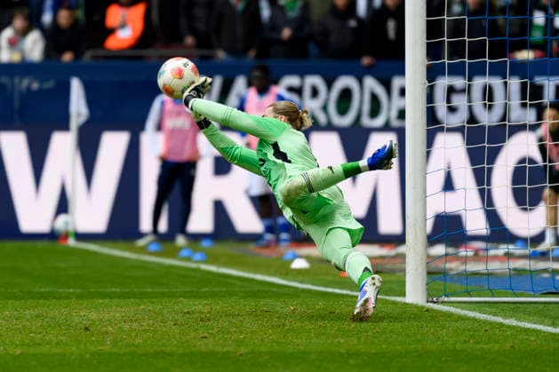 Goalkeeper Loris Karius FC Schalke holds the penalty kick during the 2 Bundesliga match between FC Schalke 04 and Hannover 96, Veltins Arena on March 15, 2026 in Gelsenkirchen, Germany Photo by Max Maiwald DeFodi Images Goalkeeper Loris Karius FC Schalke during the 2 Bundesliga match between FC Schalke 04 and Hannover 96 at Veltins Arena on March 15, 2026 in Gelsenkirchen, Germany Photo by Max Maiwald DeFodi Images Photo by Max Maiwald DeFodi Images