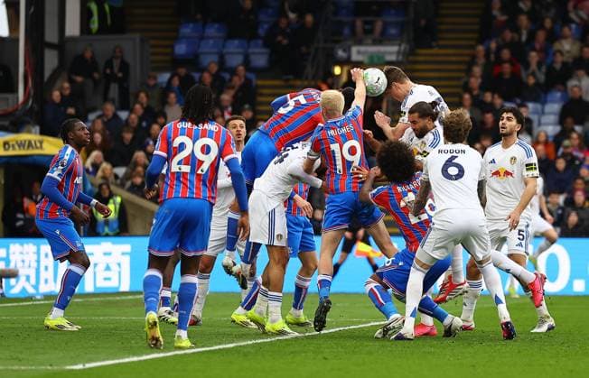 Will Hughes of Crystal Palace blocks the ball by hand handball - penalty is given Crystal Palace v Leeds United, Premier League, Football, Selhurst Park, London, UK - 15 Mar 2026London Selhurst Park United Kingdom EDITORIAL USE ONLY No use with unauthorised audio, video, data, fixture lists, club league logos or live services. Online in-match use limited to 120 images, no video emulation. No use in betting, games or single club league player publications. Copyright: xMichaelxZemanek Shutterstockx 16757310t