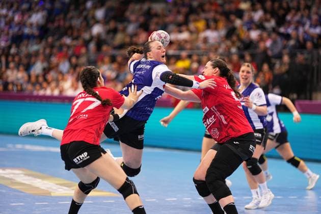 Scene with Diana Dögg Magnusdottir 7 HSG Blomberg Lippe and Laura Rüffieux 3 HSG Blomberg Lippe as well as Kelly de Abreu Rosa 77 Thüringer HC , Jana Scheib 20 Thüringer HC and Kim Ott 25 Thüringer HC Haushahn Final4 Match for 3rd place Thüringer HC vs HSG Blomberg Lippe Copyright: xspeedshotx