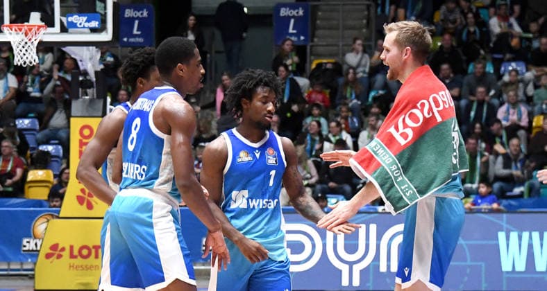 15 03 2026, xokbx, Basketball easyCredit BBL Bundesliga, Frankfurt Skyliners EWE Baskets Oldenburg v l William Christmas Fraport Skyliners Frankfurt , Isaiah Swope Fraport Skyliners Frankfurt , Till Pape Fraport Skyliners Frankfurt , celebrate, high-five, cheer DFL DFB REGULATIONS PROHIBIT ANY USE OF PHOTOGRAPHS as IMAGE SEQUENCES and or QUASI VIDEO Frankfurt am Main