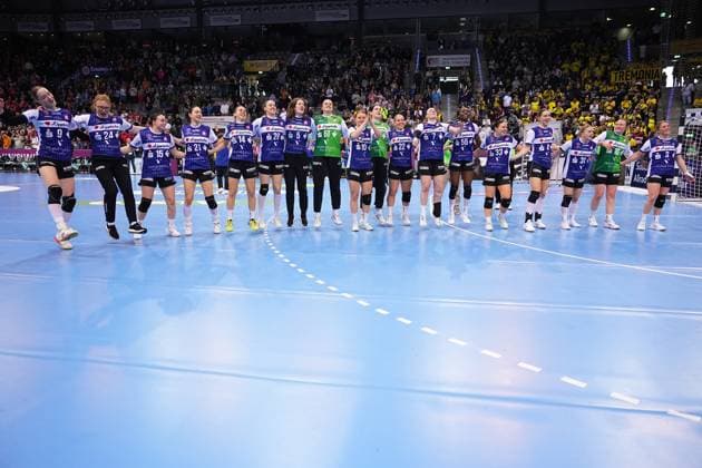 Scene with Malin Sandberg 28 HSG Blomberg Lippe , Amber Verbraeken 5 HSG Blomberg Lippe , Marie Michalczik 24 HSG Blomberg Lippe , Lara Lepschi 27 HSG Blomberg Lippe , Nuria Bucher 21 HSG Blomberg Lippe , Andrea Jacobsen 4 HSG Blomberg Lippe , Maxi Mühlner 10 HSG Blomberg Lippe , Carolin Jaron 15 HSG Blomberg Lippe , Judith Tietjen 22 HSG Blomberg Lippe and Elin Rosa Magnusdottir 33 HSG Blomberg Lippe Haushahn Final4 Match for 3rd place Thüringer HC vs HSG Blomberg Lippe Copyright: xspeedshotx