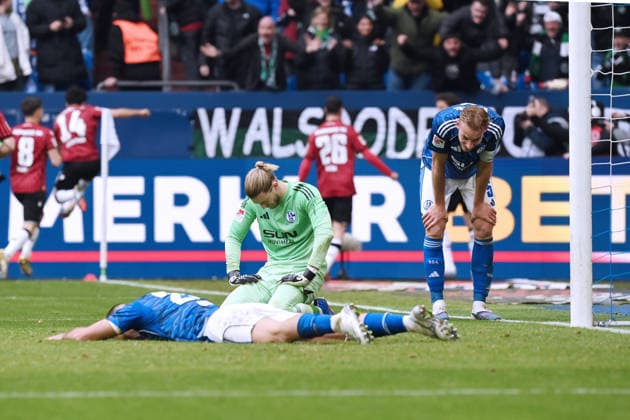 Nikola Katic FC Schalke 04 , Goalkeeper Loris Karius Schalke 04 , Timo Becker FC Schalke 04 , f li , after the goal to 2 2 15 03 2026, Soccer 2 Bundesliga, Season 2025 2026, Matchday 26, FC Schalke 04 Hannover 96 2 2 DFL regulations prohibit any use of photographs as image sequences and or quasi video Gelsenkirchen Veltins Arena Nordrhein Westfalen Germany Team2