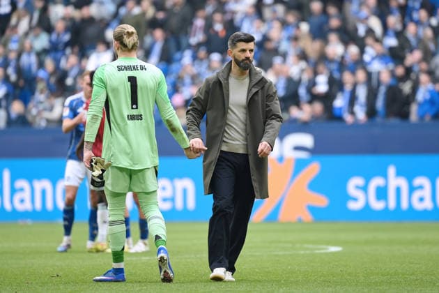 Goalkeeper Loris Karius Schalke 04 , Coach Miron Muslic FC Schalke 04 after the match 15 03 2026, Soccer 2 Bundesliga, Season 2025 2026, Matchday 26, FC Schalke 04 Hannover 96 2 2 DFL regulations prohibit any use of photographs as image sequences and or quasi video Gelsenkirchen Veltins Arena Nordrhein Westfalen Germany Team2