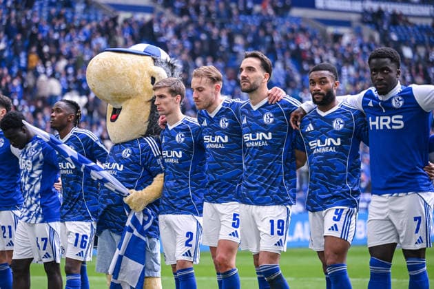 15 03 2026, Football, 2 Bundesliga, Season 2025 2026, Matchday 26, FC Schalke 04 Hannover 96, The players of FC Schalke 04 are disappointed, Moussa Ndiaye FC Schalke 04 , Felipe Sanchez FC Schalke 04 , Timo Becker FC Schalke 04 , Kenan Karaman FC Schalke 04 , Moussa Sylla FC Schalke 04 , Christian Gomis FC Schalke 04 xRHR PHOTO YYx Copyright: KROEGER RHR-FOTOx RHR-FOTO YY