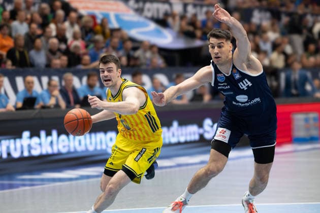Jonas Mattisseck Alba, 9 , Jure Planinic MBC, 44 , Syntainics MBC vs ALBA BERLIN, Basketball, 1 Bundesliga, Men, 24 Matchday, Season 2025 26, 15 03 2026 Weißenfels Stadthalle Sachsen Anhalt Germany