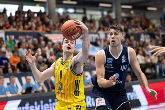 Jonas Mattisseck Alba, 9 , Jure Planinic MBC, 44 , Syntainics MBC vs ALBA BERLIN, Basketball, 1 Bundesliga, Men, 24 Matchday, Season 2025 26, 15 03 2026 Weißenfels Stadthalle Sachsen Anhalt Germany