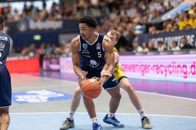 Marcus Foster MBC, 5 , Malte Delow Alba, 6 , Syntainics MBC vs ALBA BERLIN, Basketball, 1 Bundesliga, Men, 24 Matchday, Season 2025 26, 15 03 2026 Weißenfels Stadthalle Sachsen Anhalt Germany