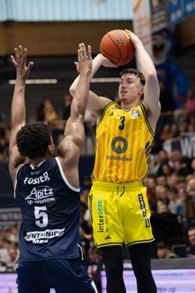 Marcus Foster MBC, 5 , Alex O™Connell Alba, 3 , Syntainics MBC vs ALBA BERLIN, Basketball, 1 Bundesliga, Men, 24 Matchday, Season 2025 26, 15 03 2026 Weißenfels Stadthalle Sachsen Anhalt Germany