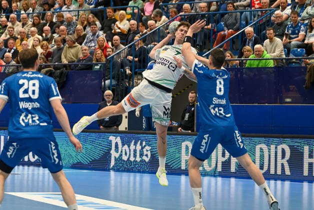 Victor Kloeve Frisch Auf Goeppingen, 07 vs Frederik Simak TBV Lemgo Lippe, 08 TBV Lemgo Lippe vs Frisch Auf Goeppingen, Handball, 1 Bundesliga, 25 Matchday, Season 2025 2026, 15 03 2026, TBV Lemgo Lippe vs Frisch Auf Goeppingen, Handball, 1 Bundesliga, 25 Matchday, Season 2025 2026, 15 03 2026 Lemgo Copyright: xEibner-Pressefoto RobertxGertzenx EP_RGN