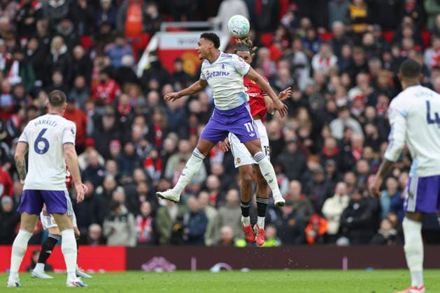 Manchester United, ManU v Aston Villa, Premier League Aston Villa forward Ollie Watkins (11) and Manchester United defender Leny Yoro (15) aerial battle during the Manchester United v Aston Villa Premier League match at Old Trafford, Manchester, England on 15 March 2026 Credit: Phil Duncan Every Second Media Editorial use only. All images are copyright Every Second Media Limited. No images may be reproduced without prior permission. All rights reserved. Premier League and Football League images are subject to licensing agreements with Football DataCo Limited. see https: www.football-dataco.com Copyright: xIMAGO EveryxSecondxMediax ESM-1860-0043 PhilxDuncanx xEveryxSecondxMediax