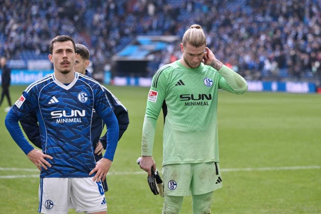 Goalkeeper Loris Karius Schalke 04 , Ron Schallenberg FC Schalke 04 , v re 15 03 2026, Fußball 2 Bundesliga, Saison 2025 2026, 26 Spieltag, FC Schalke 04 Hannover 96 2 2 DFL regulations prohibit any use of photographs as image sequences and or quasi video Gelsenkirchen Veltins Arena Nordrhein Westfalen Germany Team2