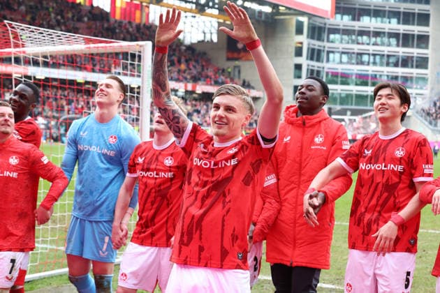 15 03 2026, xrekx, Fußball 2 Bundesliga, 1 FC Kaiserslautern Karlsruher SC v l FCK Mannschaft Norman Bassette 1 FC Kaiserslautern Mannschaft, Spieler, jubeln nach Spielende, Team, Player, celebrate at the end of the match DFL DFB REGULATIONS PROHIBIT ANY USE OF PHOTOGRAPHS as IMAGE SEQUENCES and or QUASI VIDEO Kaiserslautern