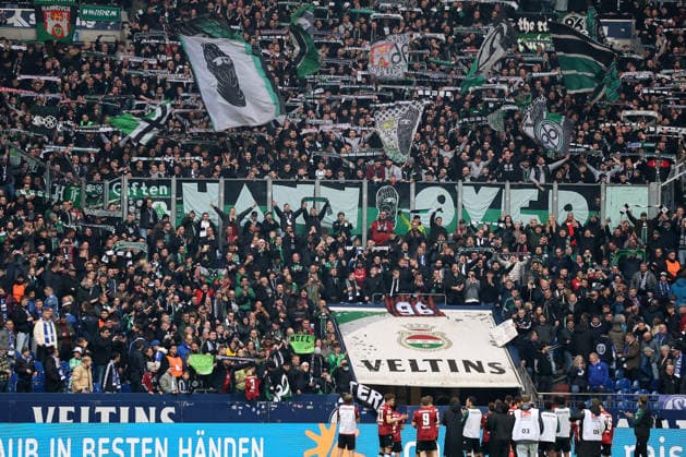 The players of Hannover 96 after the game at the match of the 2 Bundesliga season 2025 26 FC Schalke 04 Hannover 96 Copyright Thomas Pakusch