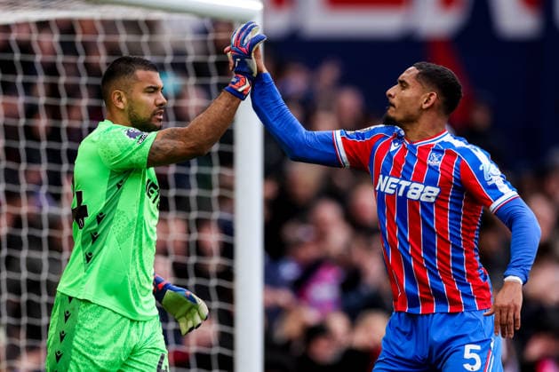 LONDON, ENGLAND - MARCH 15: Crystal Palace goalkeeper Walter Benitez and Maxence Lacroix of Crystal Palace shake hands during the Premier League match between Crystal Palace and Leeds United at Selhurst Park on March 15, 2026 in London, England.  Copyright: xRenexNijhuis MBxMediax