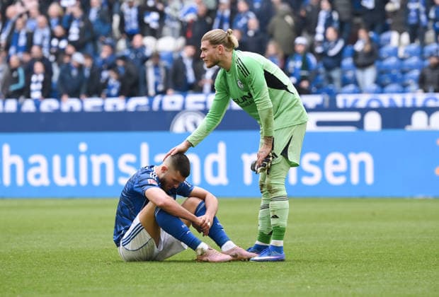 Goalkeeper Loris Karius Schalke 04 , re , and Hasan Kurucay FC Schalke 04 after the final whistle 15 03 2026, Fußball 2 Bundesliga, Saison 2025 2026, 26 Spieltag, FC Schalke 04 Hannover 96 2 2 DFL regulations prohibit any use of photographs as image sequences and or quasi video Gelsenkirchen Veltins Arena Nordrhein Westfalen Germany Team2