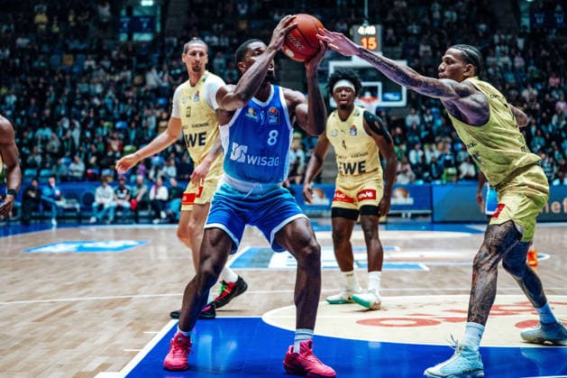 William Christmas Skyliners Frankfurt, 08 , Michale Kyser EWE Baskets Oldenburg, 12 GER, Skyliners Frankfurt vs EWE Baskets Oldenburg, easycredit BBL, Bundesliga, 24 Matchday, Season 2025 2026 15 03 2026 Eibner Pressefoto Attila Ziga GER, Skyliners Frankfurt vs EWE Baskets Oldenburg, easycredit BBL, Bundesliga, 24 Matchday, Season 2025 2026 15 03 2026 Frankfurt am Main Copyright: xEibner-Pressefotox EP_AZA