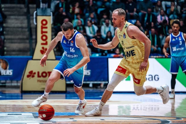 Radii Caisin Skyliners Frankfurt, 16 , Seth Hinrichs EWE Baskets Oldenburg, 21 GER, Skyliners Frankfurt vs EWE Baskets Oldenburg, easycredit BBL, Bundesliga, 24 Matchday, Season 2025 2026 15 03 2026 Eibner Pressefoto Attila Ziga GER, Skyliners Frankfurt vs EWE Baskets Oldenburg, easycredit BBL, Bundesliga, 24 Matchday, Season 2025 2026 15 03 2026 Frankfurt am Main Copyright: xEibner-Pressefotox EP_AZA