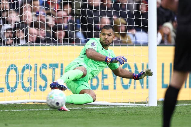Crystal Palace gegen Leeds United 15. März 2026, London Premier League Fußball Crystal Palace gegen Leeds United Crystal Palace-Torwart Walter Benitez sieht, wie der Elfmeter von Leeds ins Leere geht Foto Jacques Feeney Abseits London UK  Copyright: xJacquesxFeeneyx xOffsidexOffside