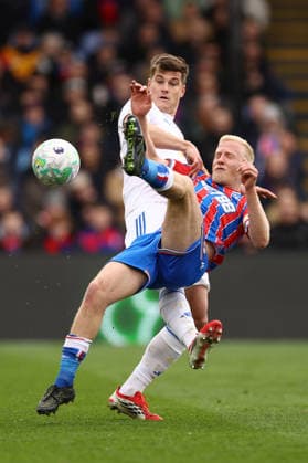 Crystal Palace gegen Leeds United 15. März 2026, London Premier League Fußball Crystal Palace gegen Leeds United Jaka Bijol von Leeds United und Will Hughes von Crystal Palace Foto Jacques Feeney Abseits London UK  Copyright: xJacquesxFeeneyx xOffsidexOffside