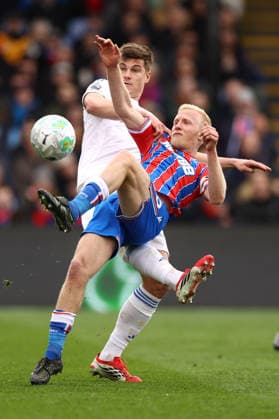 Crystal Palace gegen Leeds United 15. März 2026, London Premier League Fußball Crystal Palace gegen Leeds United Jaka Bijol von Leeds United und Will Hughes von Crystal Palace Foto Jacques Feeney Abseits London UK  Copyright: xJacquesxFeeneyx xOffsidexOffside
