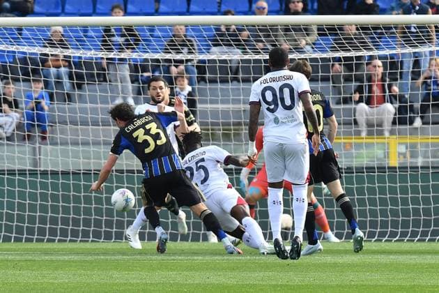 Penalty foul on Arturo Calabresi (Pisa) during Pisa SC vs Cagliari Calcio, Italian soccer Serie A match in Pisa, Italy, March 15 2026  Copyright: xGabrielexMasotti IPAxSportx xipa-agency.netx xx IPA_72924371 IPA_Agency_IPA72924371