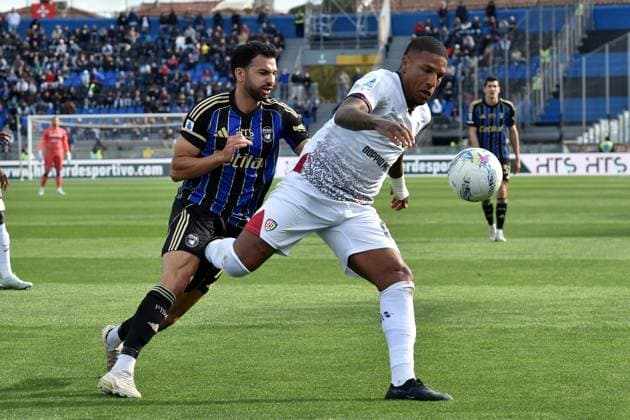 Michael Folorunsho Ijiemuan (Cagliari) Mehdi Leris (Pisa) during Pisa SC vs Cagliari Calcio, Italian soccer Serie A match in Pisa, Italy, March 15 2026  Copyright: xGabrielexMasotti IPAxSportx xipa-agency.netx xx IPA_72924383 IPA_Agency_IPA72924383