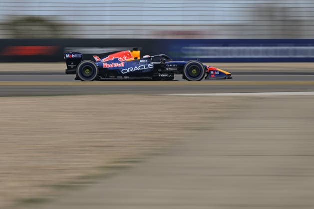 F1 Chinese Grand Prix 2026 SHANGHAI, CHINA - MARCH 15: Max Verstappen of Oracle Red Bull Racing in action during the 2026 Chinese Grand Prix, with the rest of the field behind, at the Shanghai International Circuit, in Shanghai, China, on March 15, 2026. Shanghai China  Copyright: xArturxWidakx originalFilename:widak-f1chines260315_npcu3.jpg