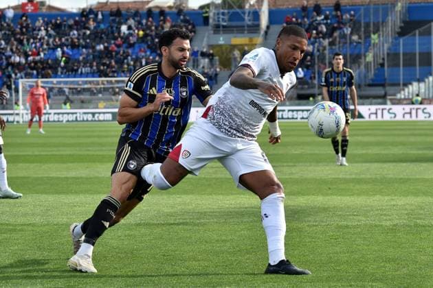 CALCIO - Serie A - Pisa SC vs Cagliari Calcio Michael Folorunsho Ijiemuan (Cagliari) Mehdi Leris (Pisa) during Pisa SC vs Cagliari Calcio, Italian soccer Serie A match in Pisa, Italy, March 15 2026 Pisa Italy  Copyright: xIPAxSport ABACAx