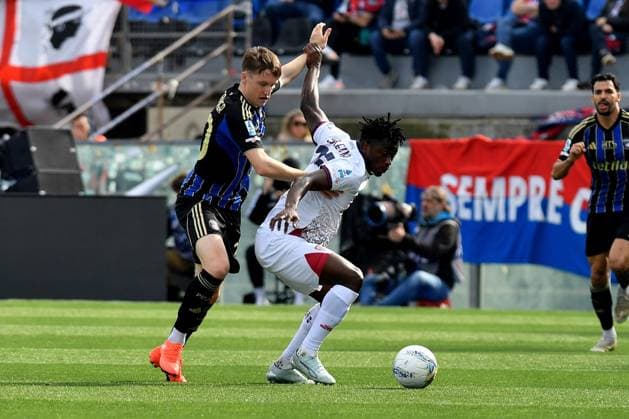 Michel Aebischer (Pisa) Yerry Fernando Mina Gonzalez (Cagliari) during Pisa SC vs Cagliari Calcio, Italian soccer Serie A match in Pisa, Italy, March 15 2026  Copyright: xGabrielexMasotti IPAxSportx xipa-agency.netx xx IPA_72924858 IPA_Agency_IPA72924858