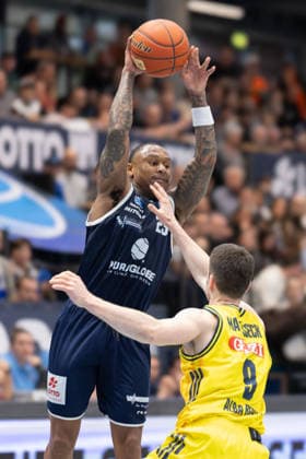 Charles Callison MBC, 23 , Jonas Mattisseck Alba, 9 , Syntainics MBC vs ALBA BERLIN, Basketball, 1 Bundesliga, Men, 24 Matchday, Season 2025 26, 15 03 2026 Weißenfels Stadthalle Sachsen Anhalt Germany