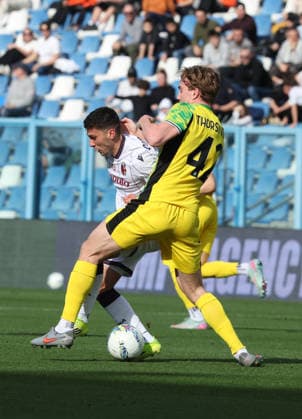 Bologna™s Nicolo Vambiaghi fight for the ball with Sassuolo™s Kristian Thorstvedt uring the Serie A soccer match between Sassuolo and Bologna at the Mapei Stadium Citta™ del Tricolore in Reggio Emilia - sunday, March 15, 2026. - Soccer .  Copyright: xGiannixSantandrea LaPressex