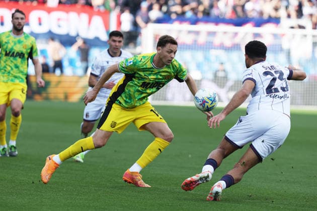 Sassuolo sNemanja Matic fight for the ball with Bologna™s Simon Sohm during the Serie A soccer match between Sassuolo and Bologna at the Mapei Stadium Citta™ del Tricolore in Reggio Emilia - sunday, March 15, 2026. - Soccer .  Copyright: xGiannixSantandrea LaPressex