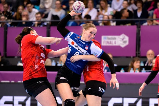 Handball DHB Cup, match 3rd place, Thueringer HC HSG Blomberg Lippe from left Josefine Hanfland Thueringer HC , Nieke Kühne Kuehne Blomberg , Anika Niederwieser Thueringer HC Stuttgart Porsche Arena Baden Württemberg Germany