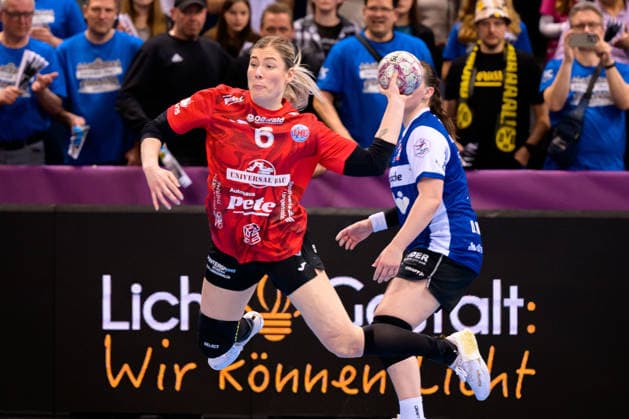 Handball DHB Cup, Match 3rd place, Thueringer HC HSG Blomberg Lippe Nathalie Hendrikse Thueringer HC Stuttgart Porsche Arena Baden Württemberg Germany
