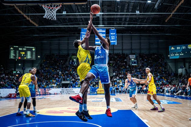 15 03 2026, xhfmx, Basketball easyCredit BBL Bundesliga, Frankfurt Skyliners EWE Baskets Oldenburg v l Dakarai Tucker EWE Baskets Oldenburg , Nahiem Alleyne Skyliners Frankfurt DFL DFB REGULATIONS PROHIBIT ANY USE OF PHOTOGRAPHS as IMAGE SEQUENCES and or QUASI VIDEO Frankfurt am Main