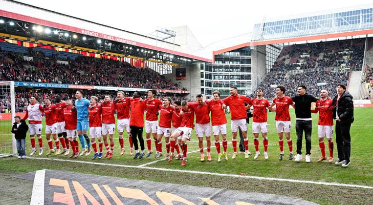 Football 2 Bundesliga Season 2025 26 1 FC Kaiserslautern 15 03 2026 Fritz Walter Stadion 1 FC Kaiserslautern fck Karlsruher SC ksc 3 0 The team was celebrated by the fans 1 FC Kaiserslautern