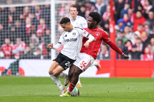 Nottingham Forest v Fulham, Premier League Josh King of Fulham and Ola Aina of Nottingham Forest battle for possession during the Nottingham Forest v Fulham Premier League match at the City Ground, West Bridgford, England on 15 March 2026 Credit: Ryan Crockett Every Second Media Editorial use only. All images are copyright Every Second Media Limited. No images may be reproduced without prior permission. All rights reserved. Premier League and Football League images are subject to licensing agreements with Football DataCo Limited. see https: www.football-dataco.com Copyright: xIMAGO EveryxSecondxMediax ESM-1859-0047 RyanxCrockettx xEveryxSecondxMediax