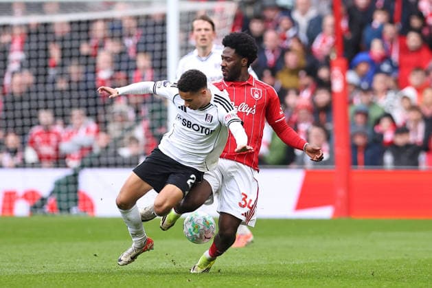 Nottingham Forest v Fulham, Premier League Josh King of Fulham and Ola Aina of Nottingham Forest battle for possession during the Nottingham Forest v Fulham Premier League match at the City Ground, West Bridgford, England on 15 March 2026 Credit: Ryan Crockett Every Second Media Editorial use only. All images are copyright Every Second Media Limited. No images may be reproduced without prior permission. All rights reserved. Premier League and Football League images are subject to licensing agreements with Football DataCo Limited. see https: www.football-dataco.com Copyright: xIMAGO EveryxSecondxMediax ESM-1859-0048 RyanxCrockettx xEveryxSecondxMediax