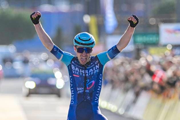 Paris Nice 2026 Stage 8 NICE, FRANCE - MARCH 15 : Martinez Lenny (FRA) of Bahrain Victorius celebrating his victory, Vingegaard Jonas (DEN) of Team Visma Lease a Bike during stage 8 of the 84th edition of Paris - Nice an UCI World Tour 2.UWT cycling road race stage for Men Elite of 145 km with start in Nice and finish in Nice on March 15, 2026 in Nice, France, 15 03 2026 ( Motordriver Guy De Vuyst - Nice France  Copyright: xNicoxVereeckenx