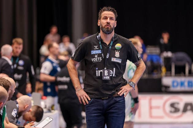 15 03 2026, Handball, HBL, Bergischer HC SC Magdeburg, Mitsubishi Electric HALLE Düsseldorf Head coach Bennet Wiegert SC Magdeburg hc gesticulating on the sidelines North Rhine-Westphalia Germany