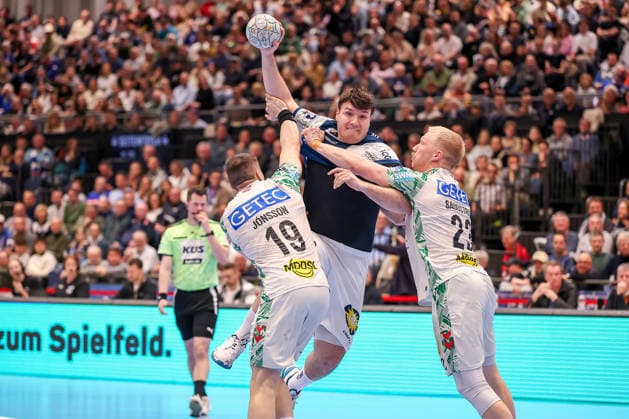 15 03 2026, Handball, HBL, Bergischer HC SC Magdeburg, Mitsubishi Electric HALLE Düsseldorf Elvar Örn Jonsson SC Magdeburg 19 Magnus Saugstrup Jensen SC Magdeburg 23 in a duel against Aron Seesing BHC 49 North Rhine-Westphalia Germany