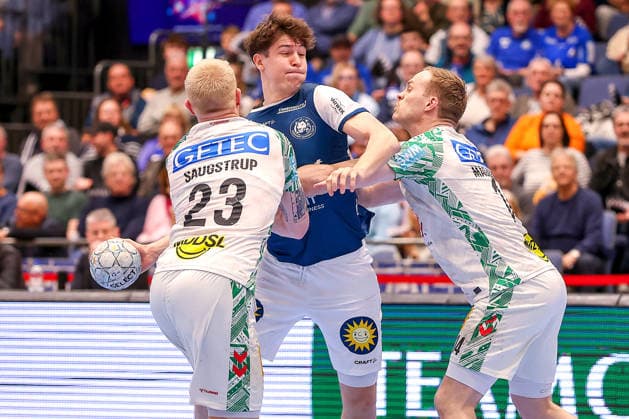 15 03 2026, Handball, HBL, Bergischer HC SC Magdeburg, Mitsubishi Electric HALLE Düsseldorf Soeren Steinhaus BHC 53 is tied up by Magnus Saugstrup Jensen SC Magdeburg 23 and Omar Ingi Magnusson SC Magdeburg 14 North Rhine-Westphalia Germany