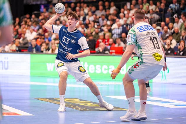 15 03 2026, Handball, HBL, Bergischer HC SC Magdeburg, Mitsubishi Electric HALLE Düsseldorf Soeren Steinhaus BHC 53 alongside Elvar Örn Jonsson SC Magdeburg 19 North Rhine-Westphalia Germany