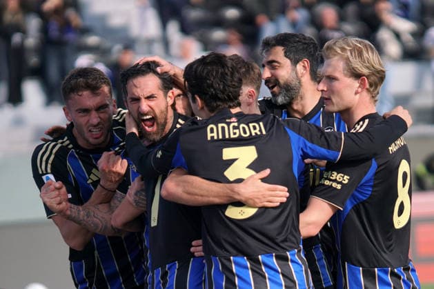 Antonio Caracciolo celebrates goal 2-0 during the Serie A soccer match between Pisa and Cagliari at the Cetilar Arena Romeo Anconetani Stadium in Pisa; Center West Italy; monday March 15; 2026 ; Soccer  Copyright: xAlessandroxLaxRocca LaPressex