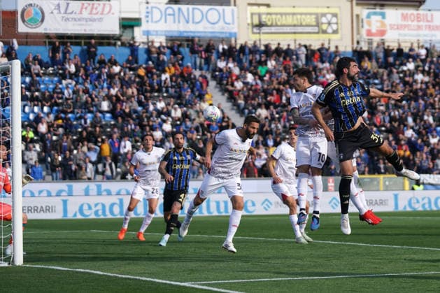 Pisa s Antonio Caracciolo score goal 3-0 during the Serie A soccer match between Pisa and Cagliari at the Cetilar Arena Romeo Anconetani Stadium in Pisa; Center West Italy; monday March 15; 2026 ; Soccer  Copyright: xAlessandroxLaxRocca LaPressex