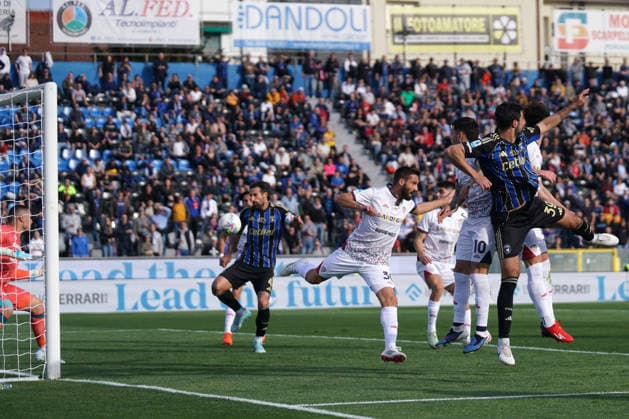 Pisa s Antonio Caracciolo score goal 3-0 during the Serie A soccer match between Pisa and Cagliari at the Cetilar Arena Romeo Anconetani Stadium in Pisa; Center West Italy; monday March 15; 2026 ; Soccer  Copyright: xAlessandroxLaxRocca LaPressex